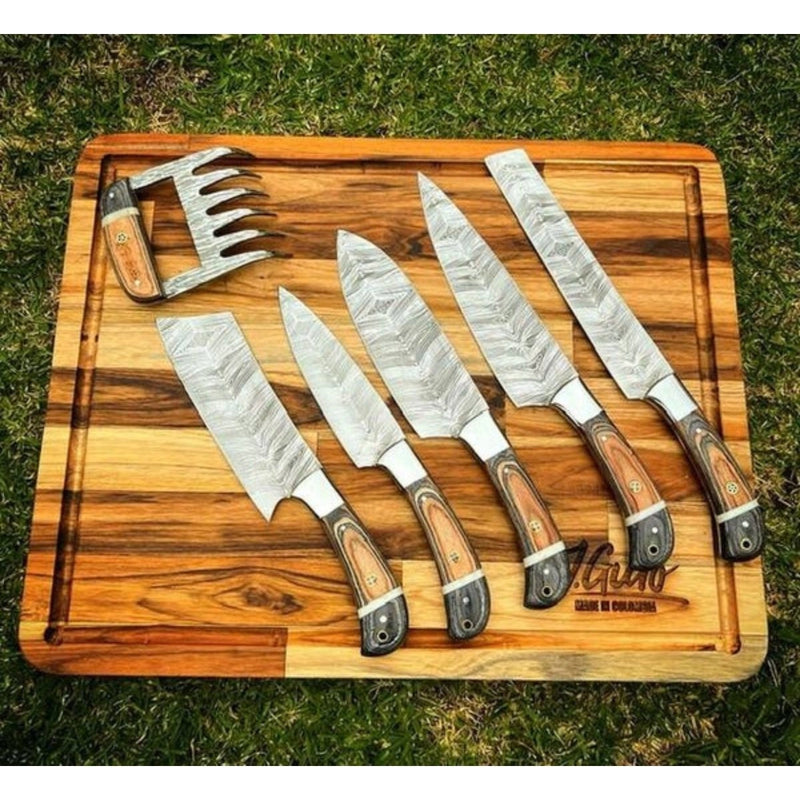 Grill Brothers SET KNIVES professional high-carbon steel BBQ knife set with ergonomic wooden handles on wooden cutting board.
