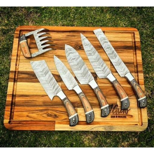 Grill Brothers SET KNIVES professional high-carbon steel BBQ knife set with ergonomic wooden handles on wooden cutting board.