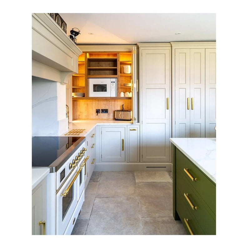 ILVE Majestic II 40" Induction Freestanding Range in White with Brass Trim, UMDI10NS3WHG